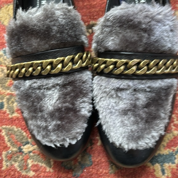 KENNETH COLE NY ❤️NWOT size 8. Faux grey fur with bronze strap black heel - Picture 2 of 6